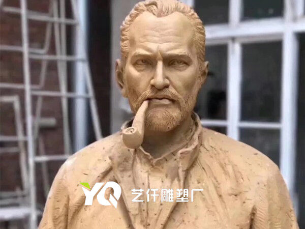 泥塑雕像